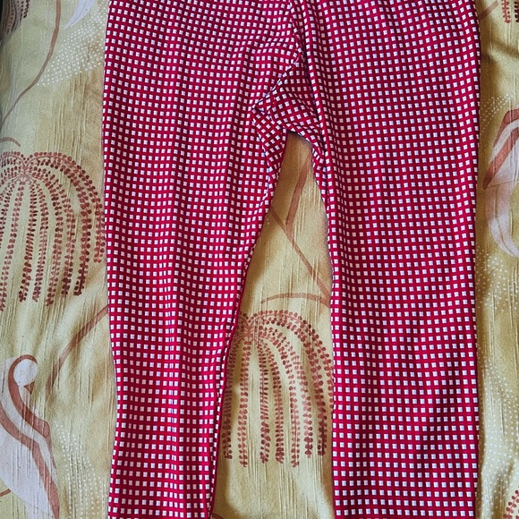 HUE Checkered Knit Capri Leggings - Picture 6 of 6